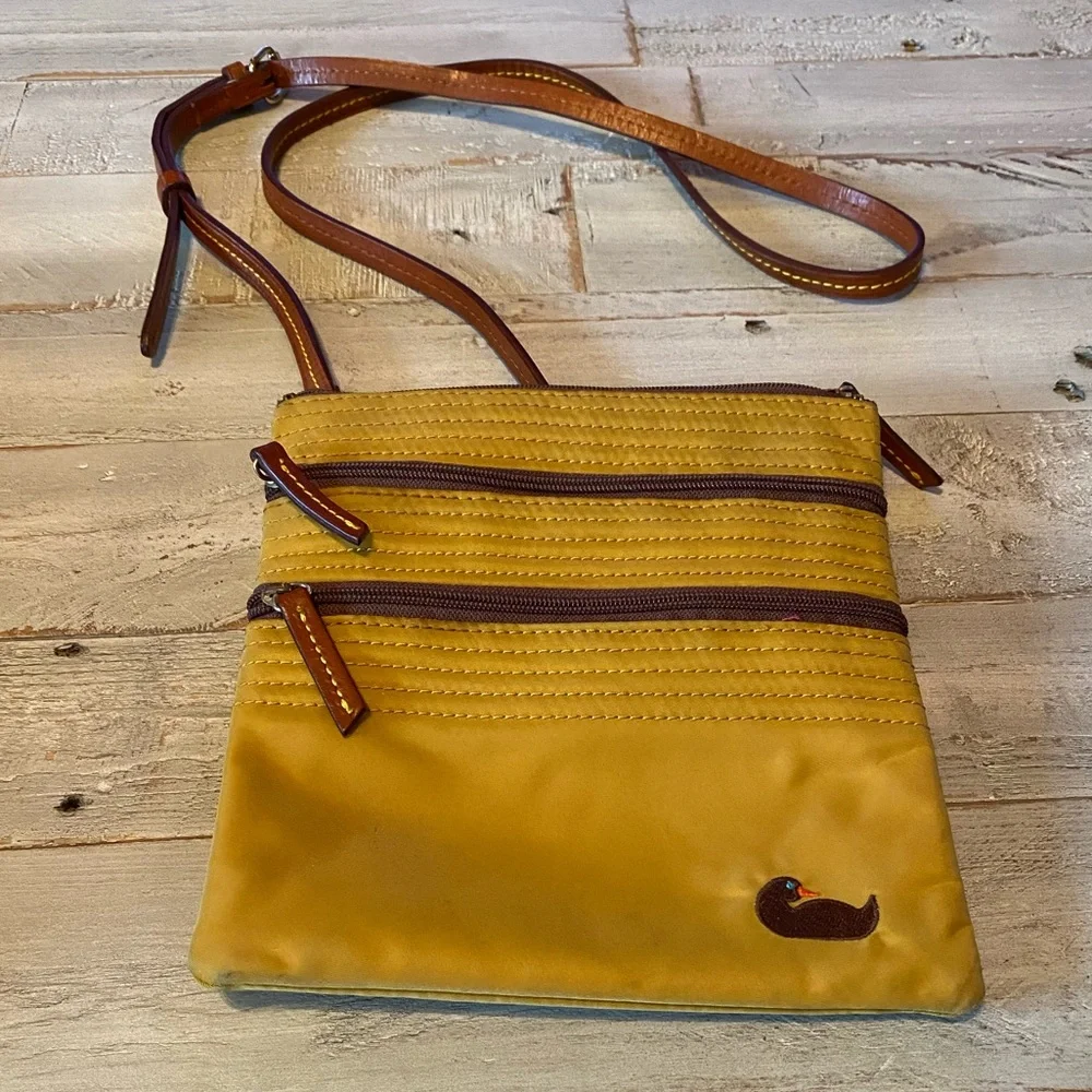 Dooney & Bourke Triple Zip Yellow Pink Interior Crossbody Purse Bag J3795346